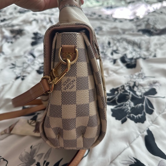 Louis Vuitton Checkered Crossbody Bag - Damier azur - Picture 4 of 16